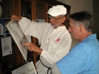 Gerolf Rother erläutert das Mühlenprojekt