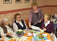 Helga Bertermann und Inge Pieske in Greiffenberg unterwegs.