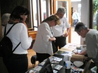 Verkaufsstand mit Mühlen-Souvenirs