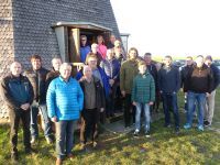 Gruppenfoto vor der Mühle